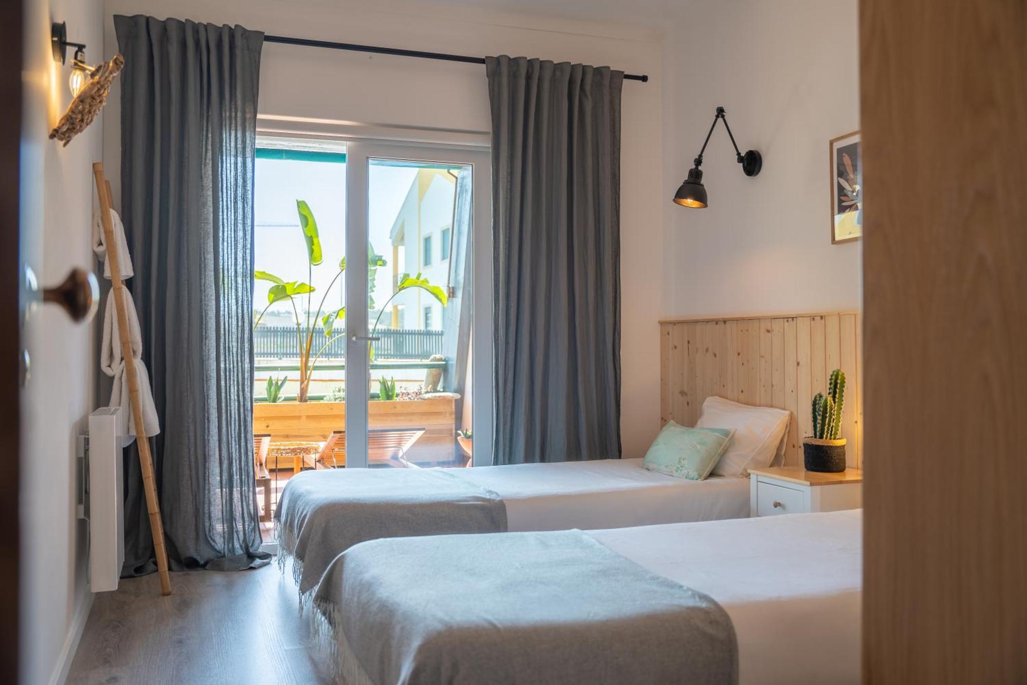 Surf Guesthouse - 7Min Walk To The Beach Pataias Buitenkant foto
